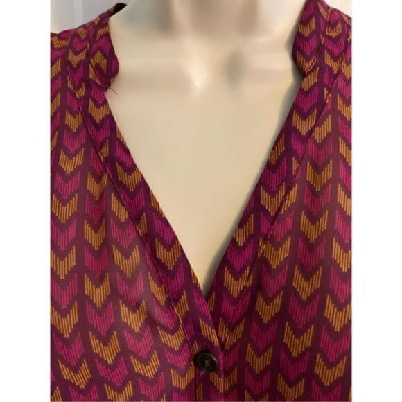 a.n.a Sheer V-Neck top. Size XS. - Picture 4 of 5